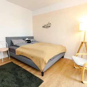 full-house-studios-simple-elegance-netflix-nespresso.bestleipzighotels.com/